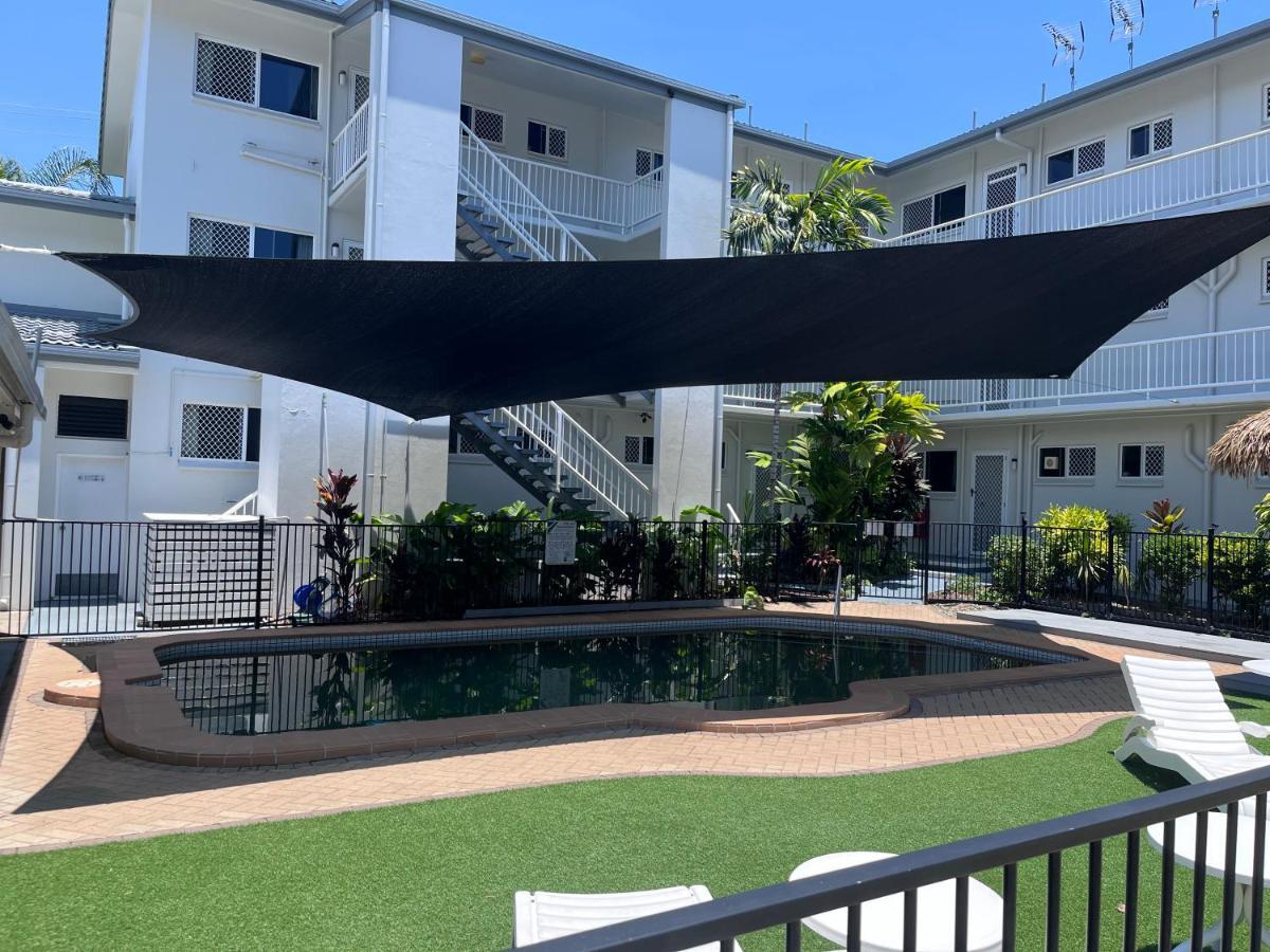 Cocos Holiday Apartments Trinity Beach Exterior photo