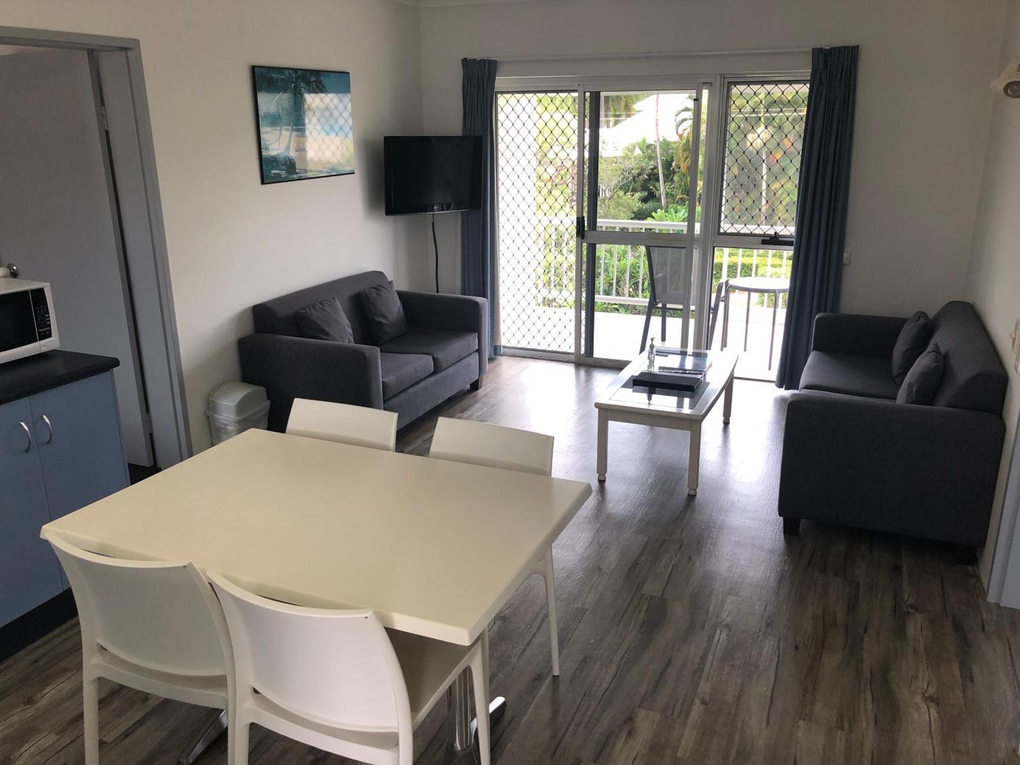 Cocos Holiday Apartments Trinity Beach Room photo